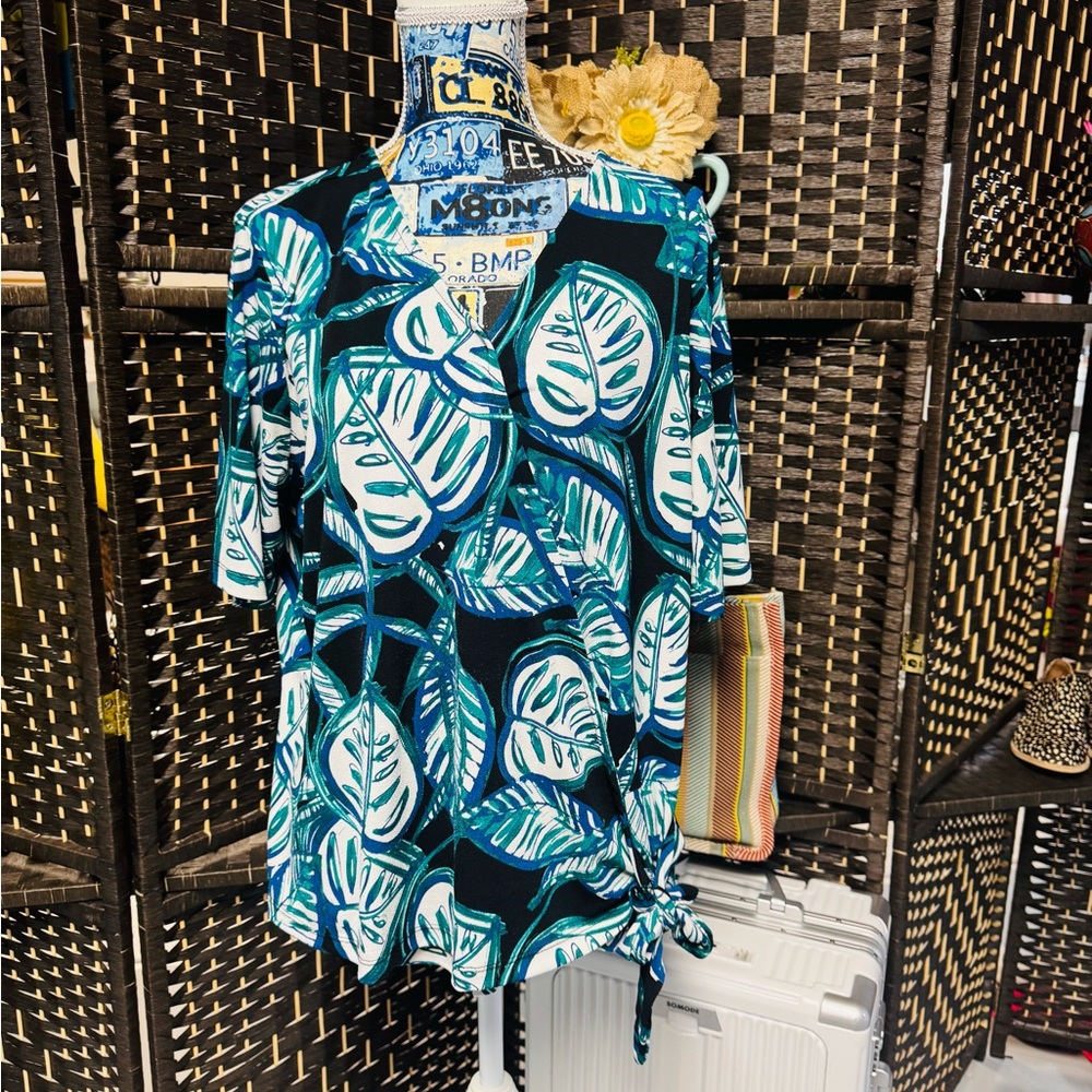 Vibrant Blue and White Leaf Graphic Top